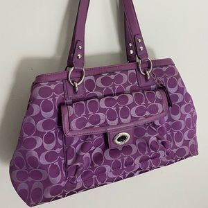 Coach Bag Satchel No. D1273-F19043. Used. Discoloration on lining (see pic).